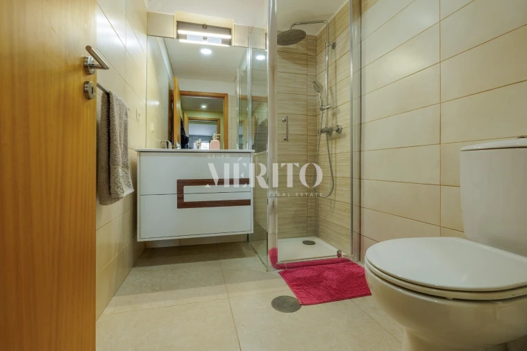 Moradia T4 para Venda em Vilar de Andorinho Foto 12