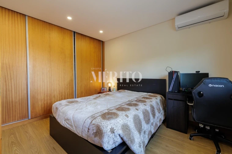 Moradia T4 para Venda em Vilar de Andorinho Foto 32