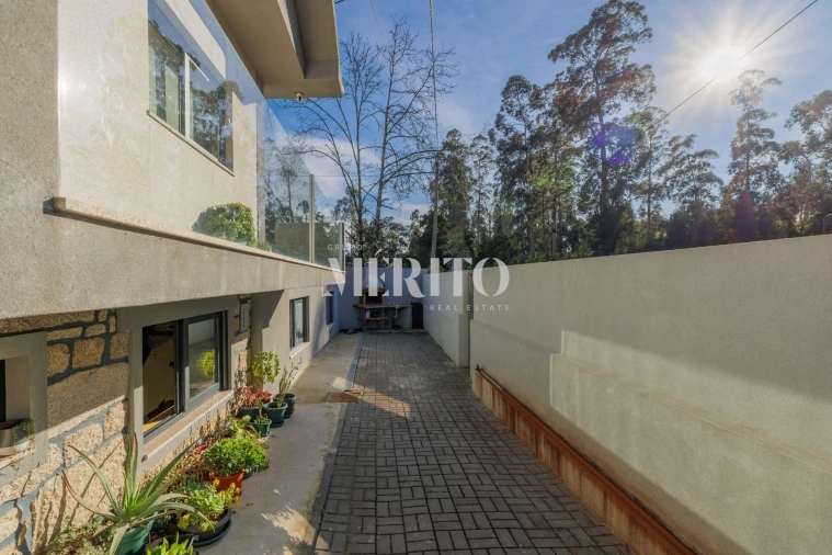 Moradia T4 para Venda em Vilar de Andorinho Foto 4