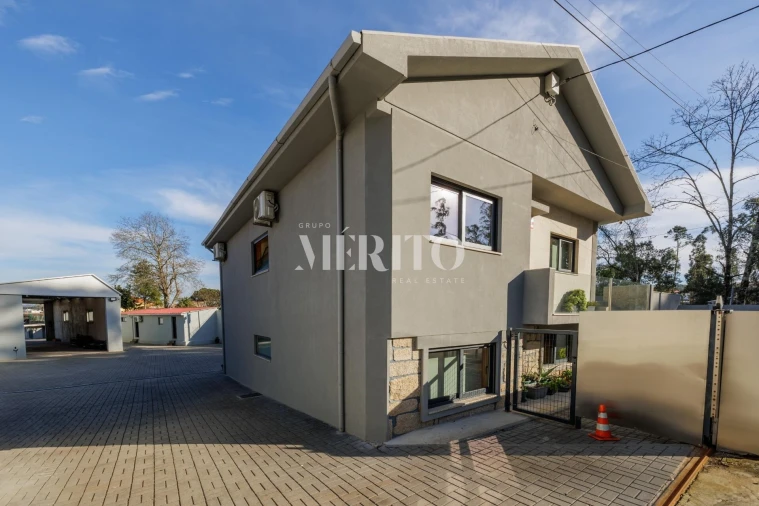 Moradia T4 para Venda em Vilar de Andorinho Foto 5