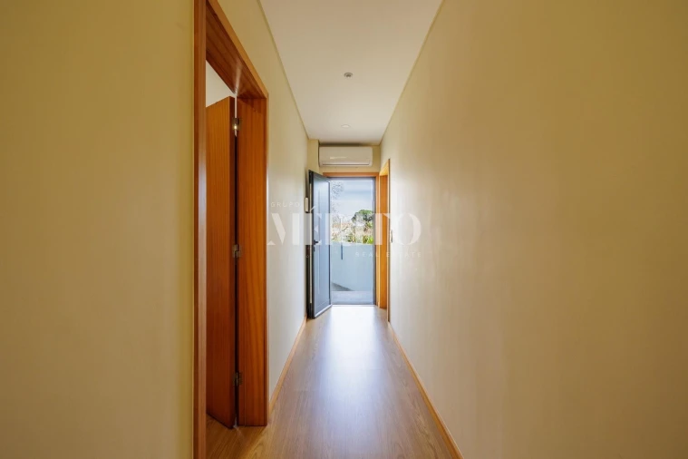 Moradia T4 para Venda em Vilar de Andorinho Foto 33