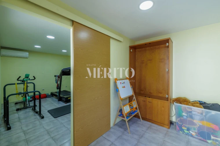 Moradia T4 para Venda em Vilar de Andorinho Foto 51