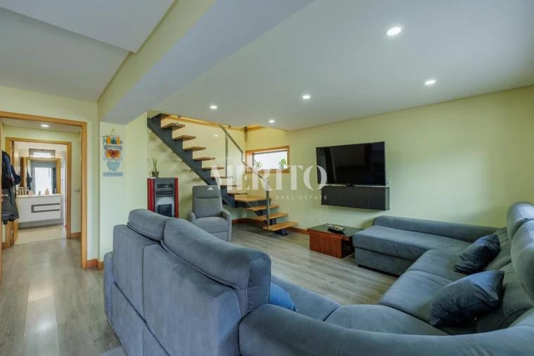 Moradia T4 para Venda em Vilar de Andorinho Foto 10