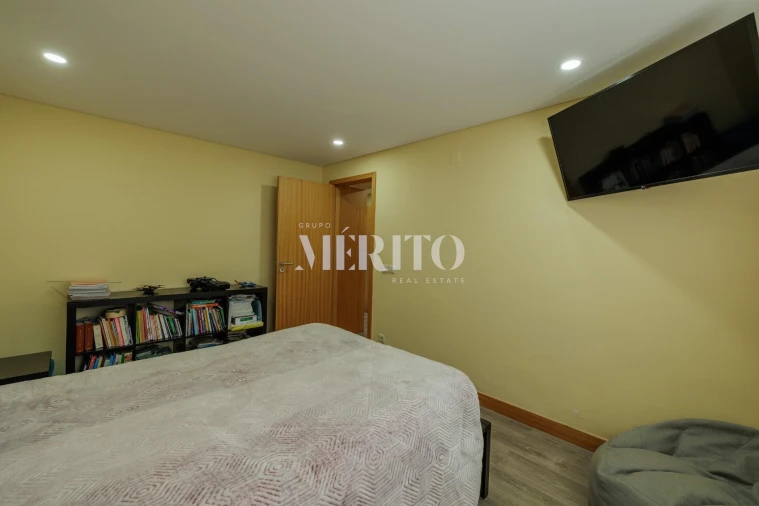 Moradia T4 para Venda em Vilar de Andorinho Foto 25