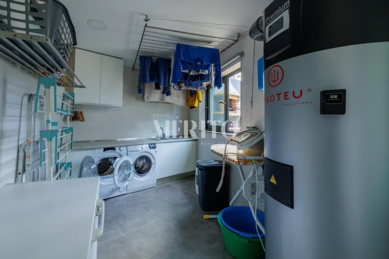 Moradia T4 para Venda em Vilar de Andorinho Foto 39