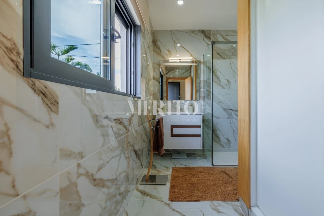 Moradia T4 para Venda em Vilar de Andorinho Foto 29