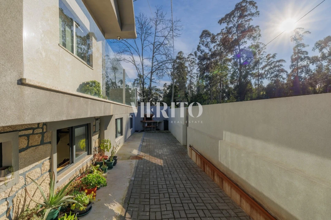 Moradia T4 para Venda em Vilar de Andorinho Foto 4