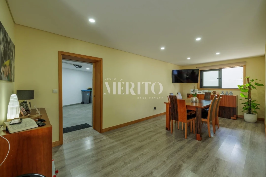 Moradia T4 para Venda em Vilar de Andorinho Foto 13