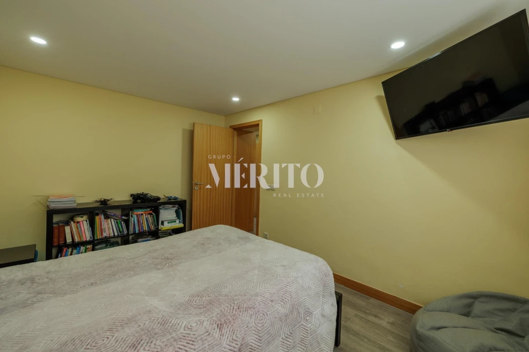 Moradia T4 para Venda em Vilar de Andorinho Foto 25