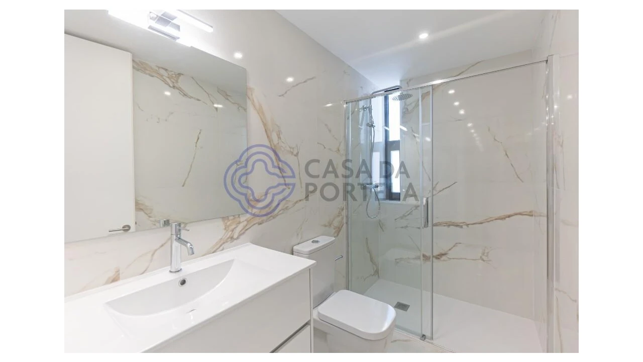 Apartamento T2 para Venda em Ramalde Foto 4