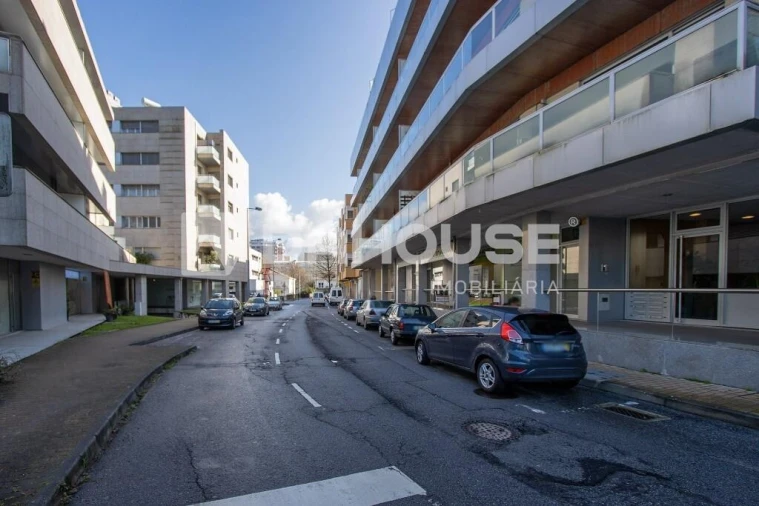 Loja para Venda em Braga (São José de São Lázaro e São João do Souto) Foto 1