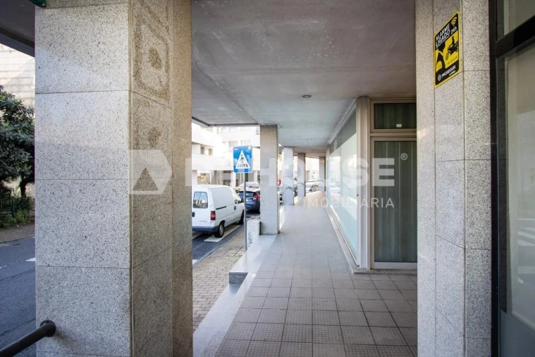 Loja para Venda em Braga (São José de São Lázaro e São João do Souto) Foto 4