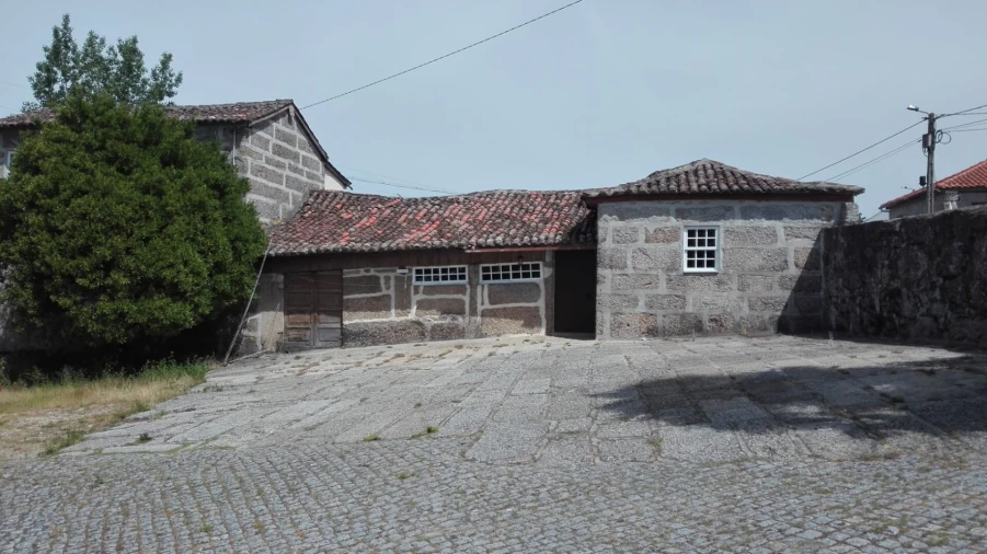 Quinta T4 para Venda em Selho São Lourenço e Gominhães