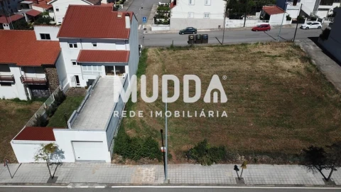 Terreno para Venda em Sé, Santa Maria e Meixedo
