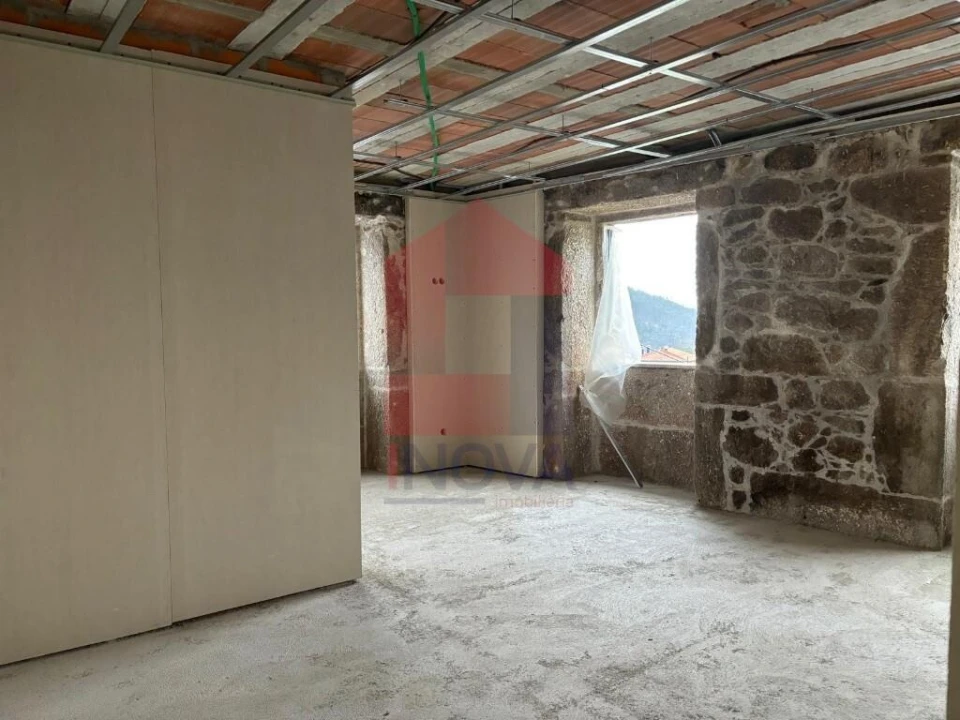 Moradia T4 para Venda em Pico de Regalados, Gondiães e Mós Foto 4