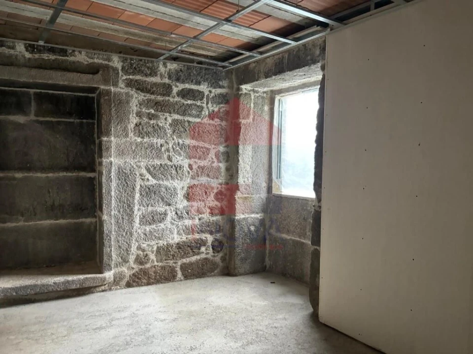 Moradia T4 para Venda em Pico de Regalados, Gondiães e Mós Foto 11