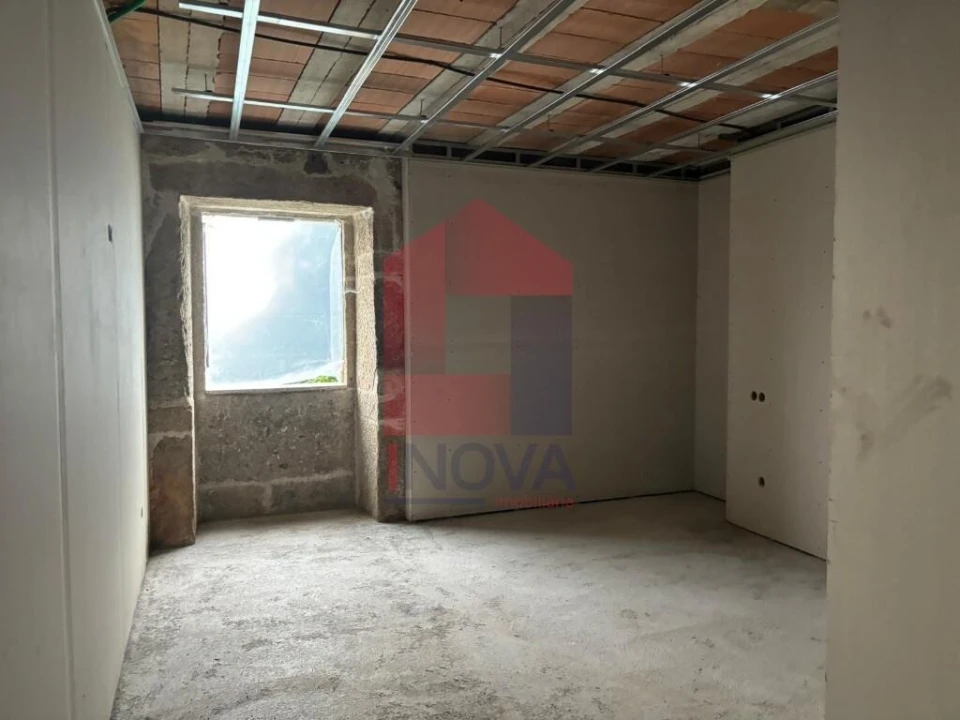 Moradia T4 para Venda em Pico de Regalados, Gondiães e Mós Foto 7