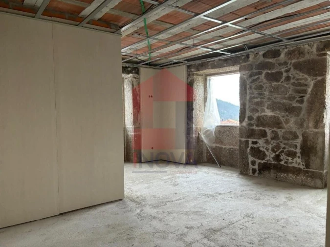Moradia T4 para Venda em Pico de Regalados, Gondiães e Mós Foto 4
