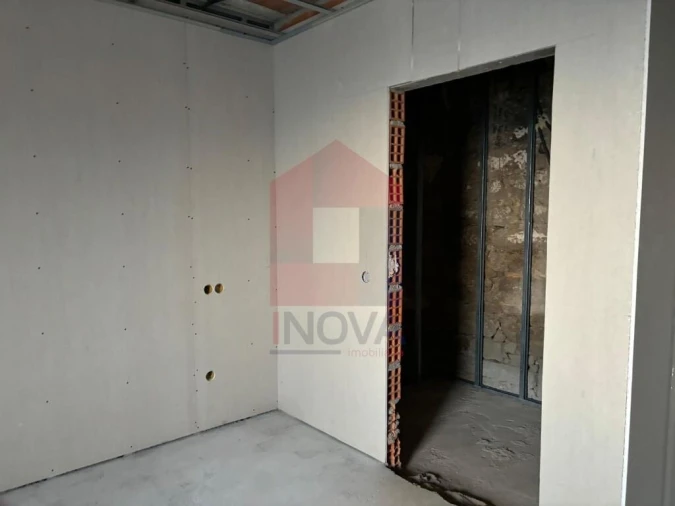 Moradia T4 para Venda em Pico de Regalados, Gondiães e Mós Foto 9