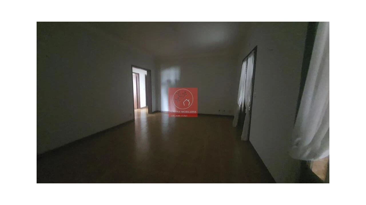 Moradia T4 para Venda em Vila Nova de Anha Foto 3