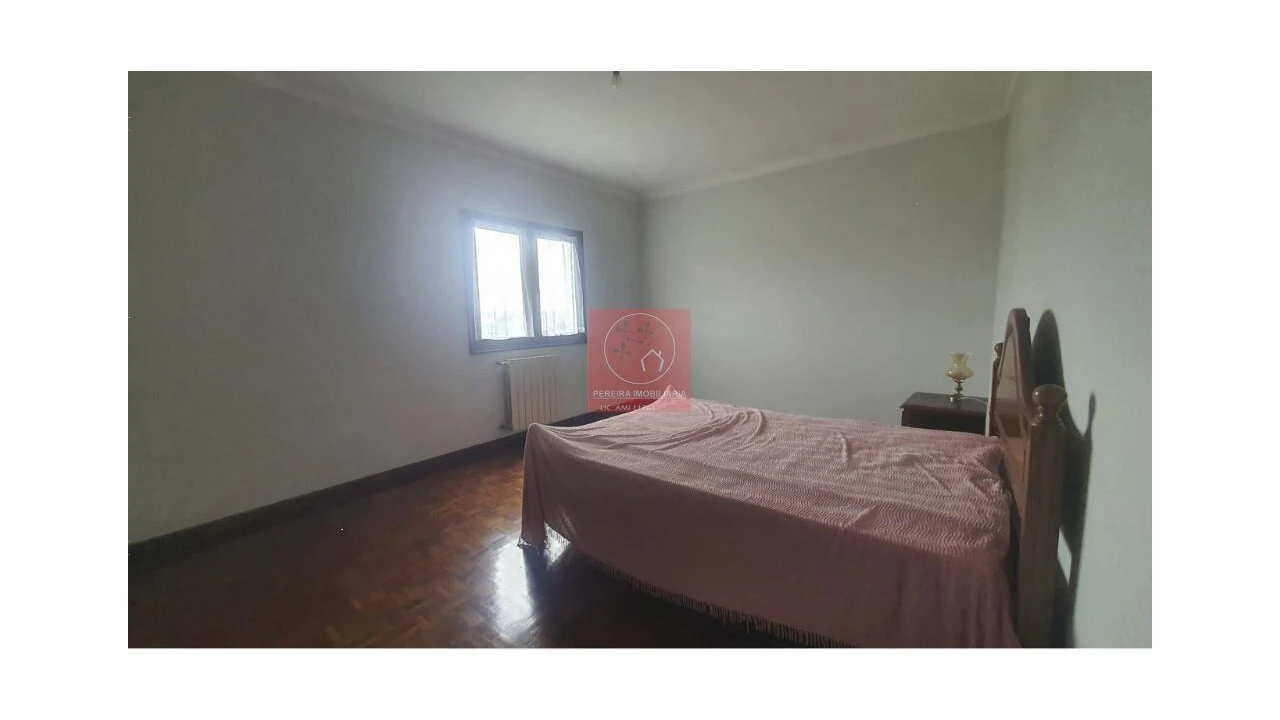 Moradia T4 para Venda em Vila Nova de Anha Foto 7