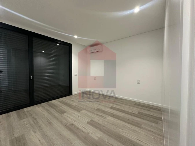 Moradia T3 para Venda em Vila Verde e Barbudo Foto 18