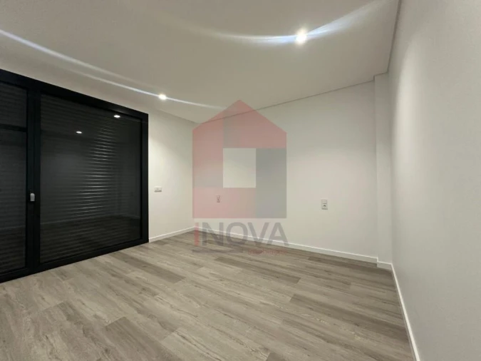 Moradia T3 para Venda em Vila Verde e Barbudo Foto 22