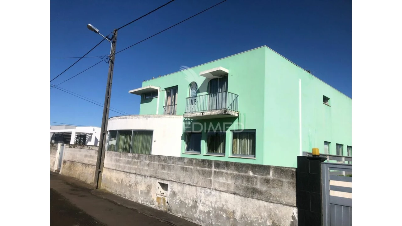 Moradia T3 para Venda em Lajes Foto 1