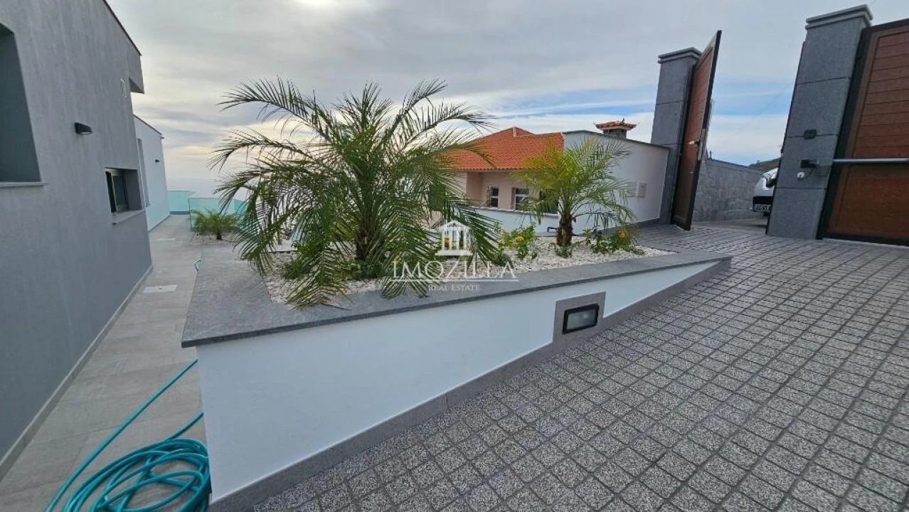 Moradia T3 para Venda em Arco da Calheta Foto 11