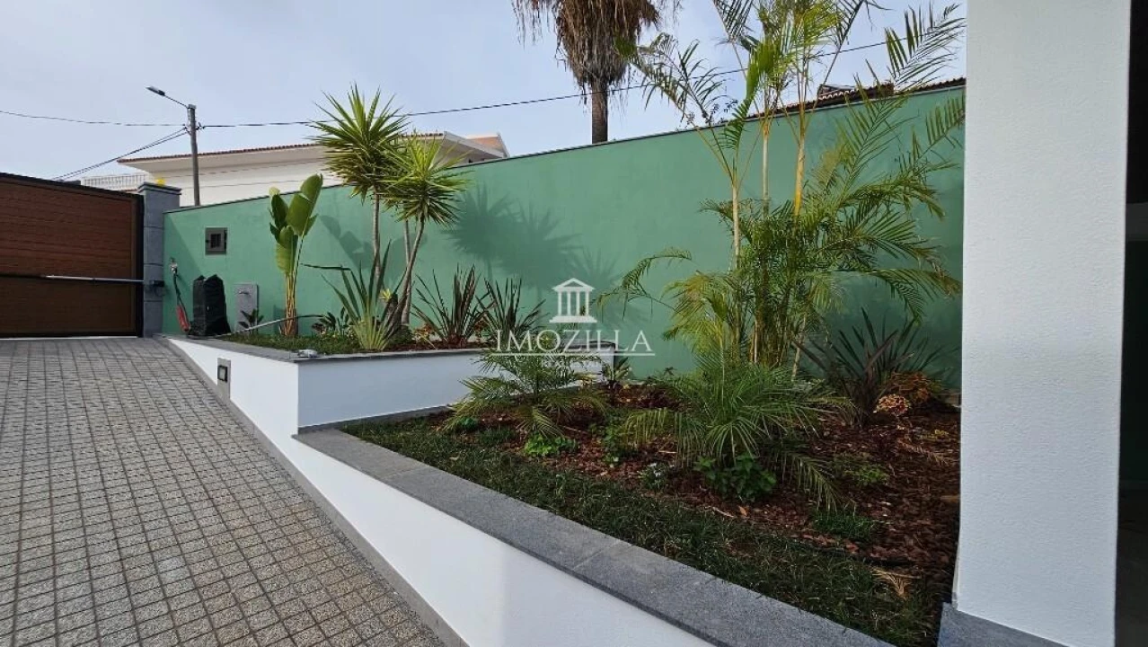 Moradia T3 para Venda em Arco da Calheta Foto 16