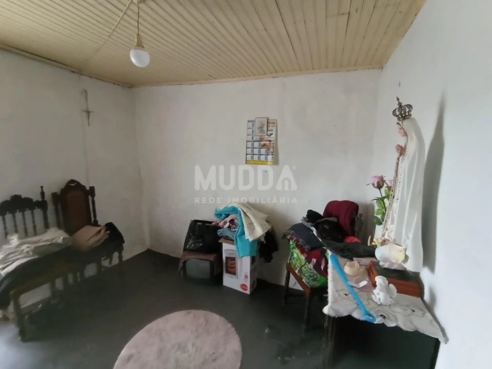 Moradia T4 para Venda em Santa Leocadia Foto 4