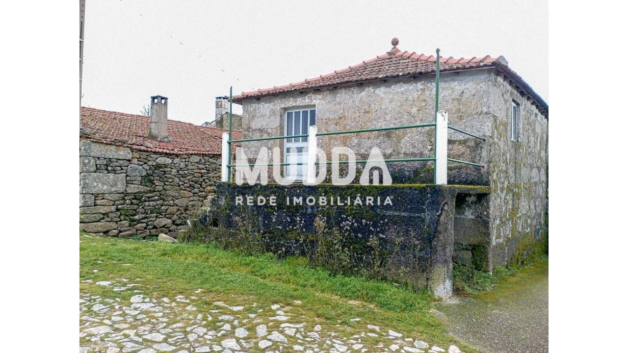 Moradia T4 para Venda em Santa Leocadia Foto 11