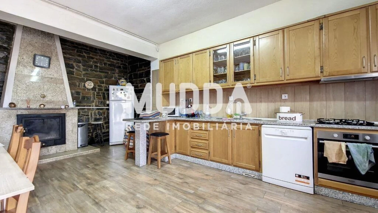 Moradia T4 para Venda em Sé, Santa Maria e Meixedo Foto 2