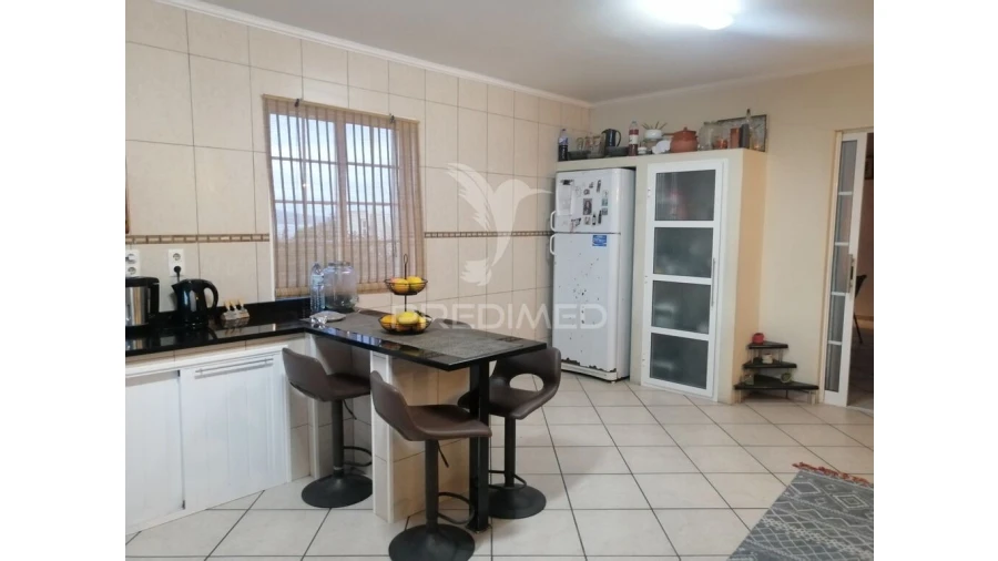 Moradia T4 para Venda em Madalena Foto 9