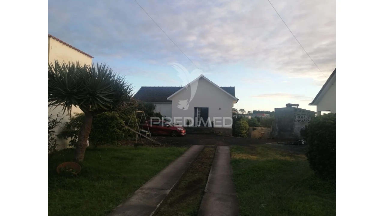 Moradia T4 para Venda em Madalena Foto 4