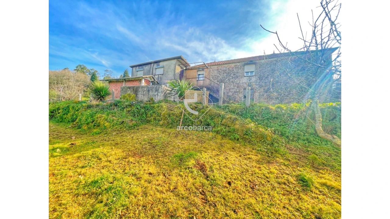 Moradia T4 para Venda em Miranda Foto 2