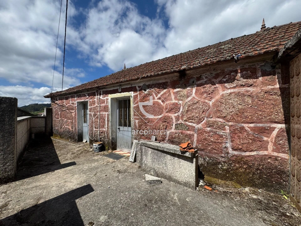 Moradia T4 para Venda em Miranda Foto 2