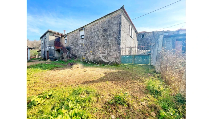 Moradia T4 para Venda em Miranda Foto 28