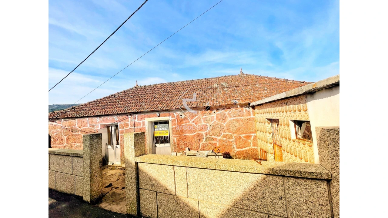 Moradia T4 para Venda em Miranda Foto 1