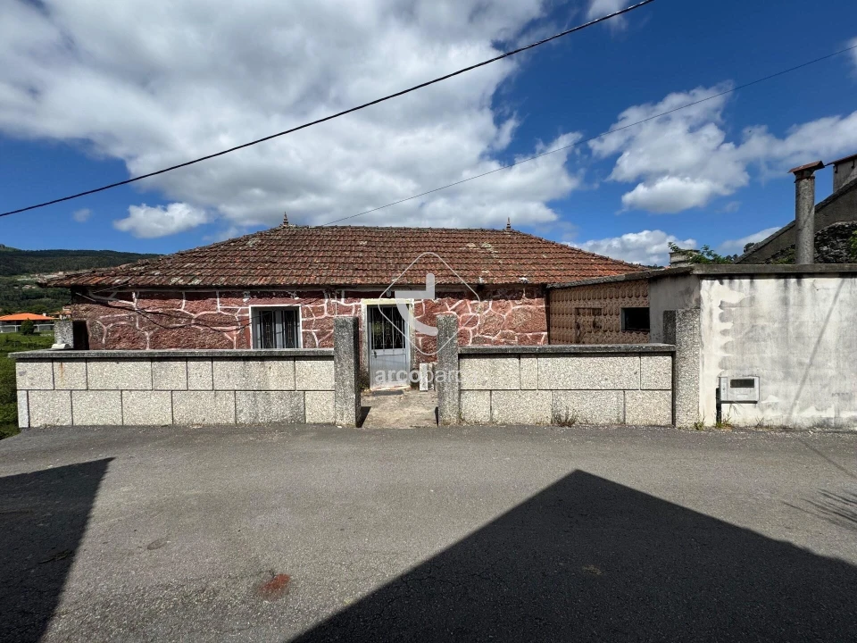 Moradia T4 para Venda em Miranda Foto 1