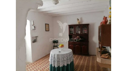 Moradia T4 para Venda em Alagoa
