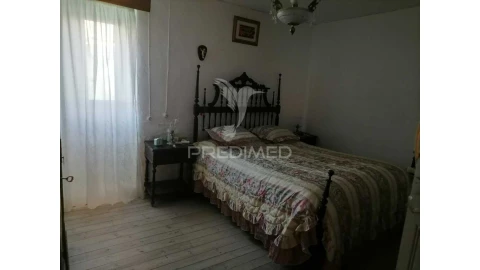 Moradia T4 para Venda em Alagoa