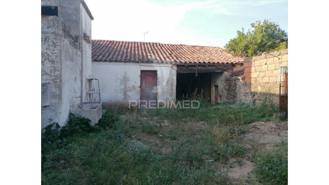 Moradia T4 para Venda em Alagoa Foto 2