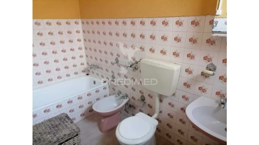 Moradia T4 para Venda em Alagoa Foto 15