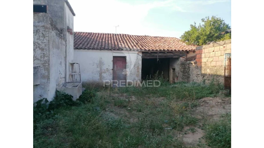 Moradia T4 para Venda em Alagoa Foto 2
