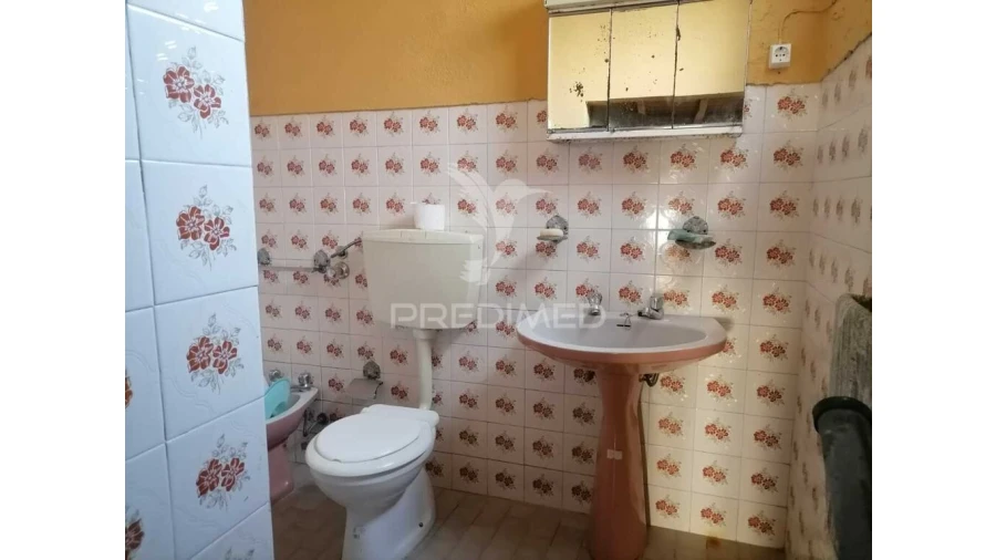 Moradia T4 para Venda em Alagoa Foto 16