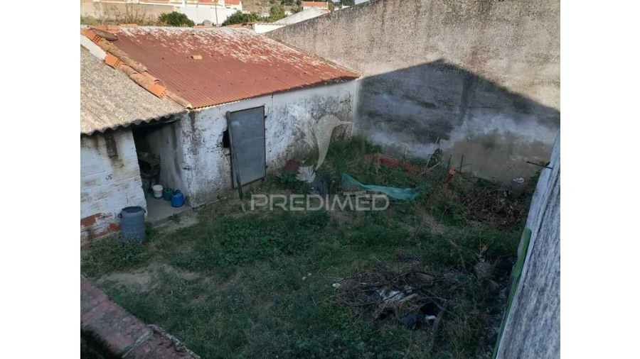 Moradia T4 para Venda em Alagoa Foto 3