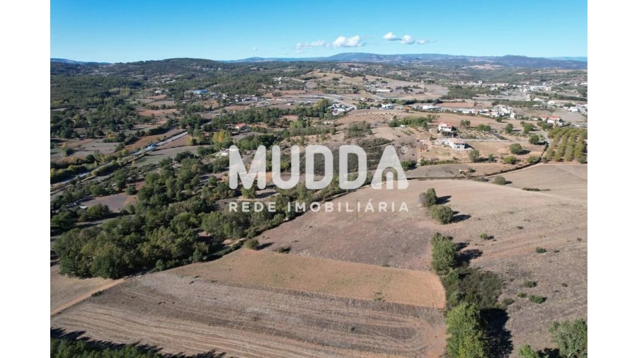 Terreno para Venda em Castro de Avelãs Foto 3