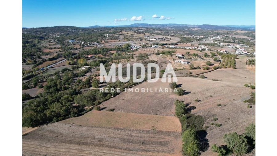 Terreno para Venda em Castro de Avelãs Foto 2
