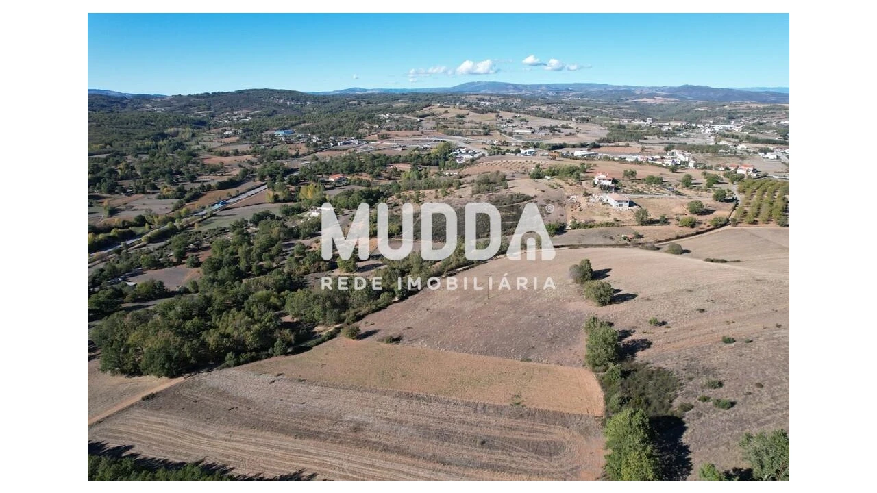 Terreno para Venda em Castro de Avelãs Foto 3